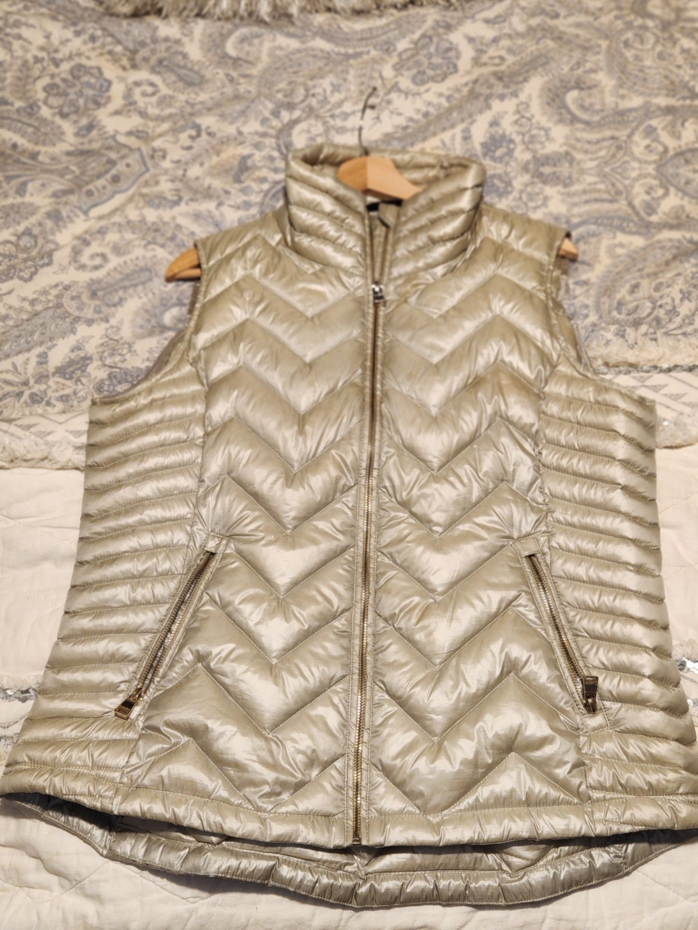 Calvin Klein Womens Champagne Gold Metallic Chevron Quilted Down Vest XL - Picture 7 of 8